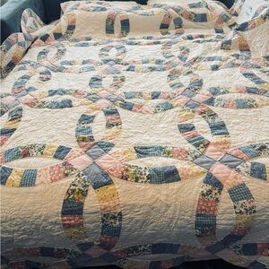 Double Wedding Ring Quilt 86”x 86”